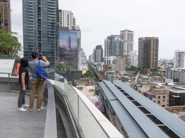 Emquartier Bevásárlóközpont Bangkok Thailand August 2018 Turisták Képeket Készítenek Bangkok — Stock Fotó