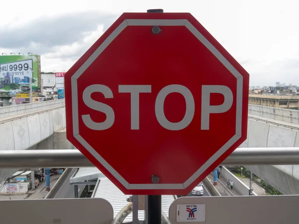 Bts Station Bangkok Thailand August 2018 Red Lettering Stop Sign — Stock Photo, Image