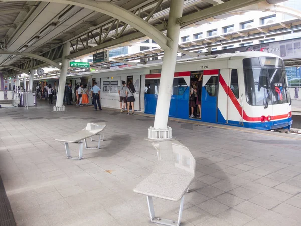 Bts Station Bangkok Thailand August 2018 Вокзале Много Пассажиров Августа — стоковое фото