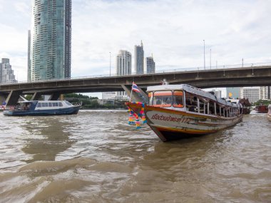 BANGKOK, THAILAND-17 Eylül 2018: BANGKOK 'ta Chao Phraya Ekspres Teknesi, THAILAND-17 Eylül 2018