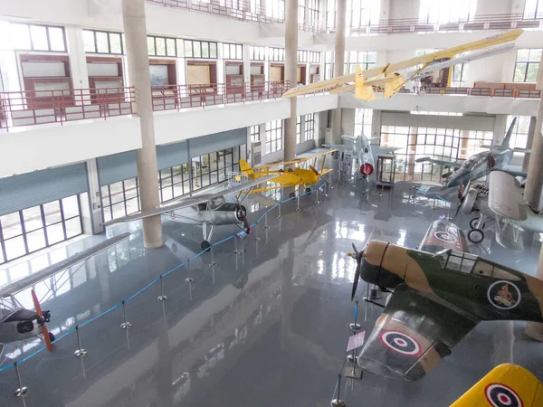 2018年8月18日タイ王国王立空軍博物館2018年8月18日 建物内で学習のための飛行機をご覧ください 2018年8月18日タイ — ストック写真