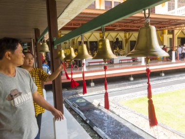 WAT BAN RAI NAKHON RATCHASIMA, THAILAND-29 Eylül 2018: (Luang Por Koon) Nakhon Ratchasima 'da yer almaktadır. Ulusun inancı. Kitlelere ve politikacılara erişim. Öğretmenin kolay yolu..