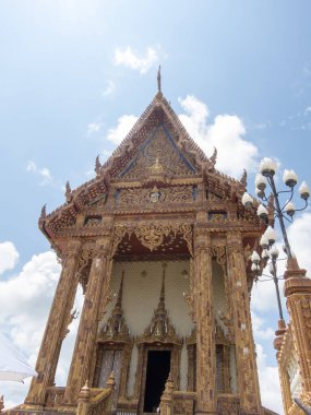 WAT BAN RAI NAKHON RATCHASIMA, THAILAND-29 Eylül 2018: (Luang Por Koon) Nakhon Ratchasima 'da yer almaktadır. Ulusun inancı. Kitlelere ve politikacılara erişim. Öğretmenin kolay yolu..