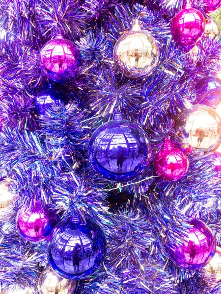 Árvore Natal Bola Decoração Com Roxo — Fotografia de Stock