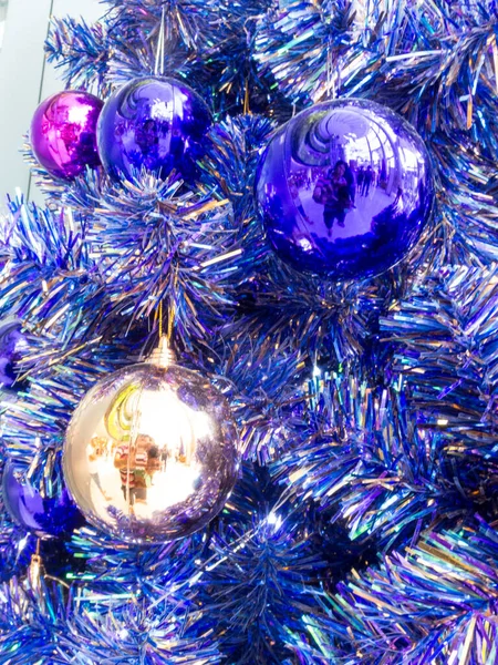 Albero Natale Palla Decorazione Con Viola — Foto Stock