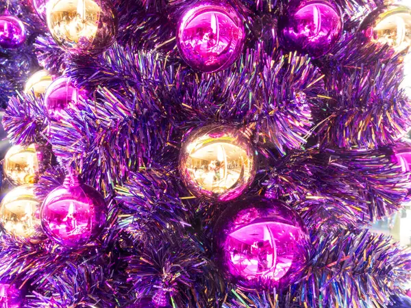 Kerstboom Decoratie Bal Met Paars — Stockfoto