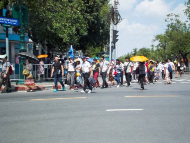 Zümrüt BuddhabANGKOK 'un Wat Phra Kaew Tapınağı 30 Ekim 2018 Turistler ve Çinli turistler Bangkok' taki tapınağı ziyaret ediyorlar..