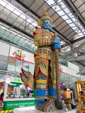 Suvarnabhumi BANGKOK THAILAND-31 EKİM 2018 Suvarnabhumi Havaalanı 'ndaki havalimanı İblis Koruyucusu. BANGKOK THAILAND-31 Ekim 2018