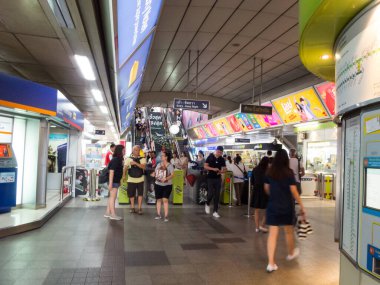 Siyam BTS İstasyonu BANGKOK THAILAND-23 Kasım 2018 (BTS), Sukhumvit ve Rama 1 Bangkok 'un kuzeyindeki Silom hatları arasındaki yön değişikliği. Merkez İş Bölgesi.