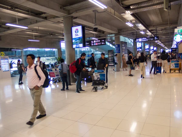 Suvarnabhumi Bangkok Thailand Ottobre 2018In Aeroporto Passeggeri Sono Piedi Diverse — Foto Stock