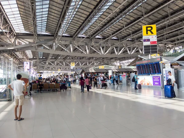 Suvarnabhumi Bangkok Thailand Ottobre 2018In Aeroporto Passeggeri Sono Piedi Diverse — Foto Stock