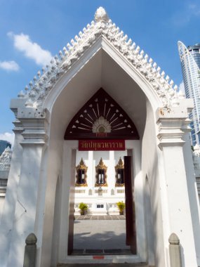 Wat Pathum wanaram Ratchaworawihan tapınağı BANGKOK THAILAND-23 NOVEMBER 2018 Pagoda 'nın da bulunduğu yerdir. Bodhisattva kutsanmıştır. Majesteleri ve kraliyet ailesi birçok Mahidol 'a.