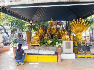 Wat Pathum wanaram Ratchaworawihan tapınağı BANGKOK THAILAND-23 NOVEMBER 2018 Pagoda 'nın da bulunduğu yerdir. Bodhisattva kutsanmıştır. Majesteleri ve kraliyet ailesi birçok Mahidol 'a.