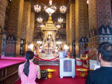 Wat Pathum wanaram Ratchaworawihan tapınağı BANGKOK THAILAND-23 NOVEMBER 2018 Pagoda 'nın da bulunduğu yerdir. Bodhisattva kutsanmıştır. Majesteleri ve kraliyet ailesi birçok Mahidol 'a.