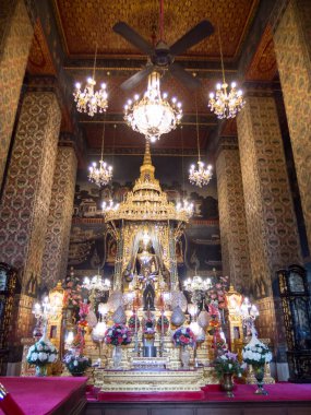 Wat Pathum wanaram Ratchaworawihan tapınağı BANGKOK THAILAND-23 NOVEMBER 2018 Pagoda 'nın da bulunduğu yerdir. Bodhisattva kutsanmıştır. Majesteleri ve kraliyet ailesi birçok Mahidol 'a.