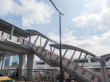 Mochit BTS İstasyonu BANGKOK THAILAND-28 Kasım 2018: Mochit BTS istasyonunun basamakları. BTS istasyonu, BTS.on BANGKOK THAILAND-28 Kasım 2018 'in doğu tarafındaki ilk istasyondur.