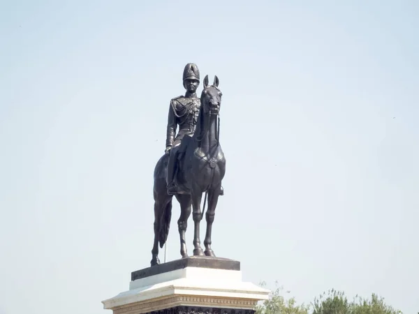 Ridsportstatyn Kung Chulalongkorn Rama Monument Med Blå Himmel — Stockfoto