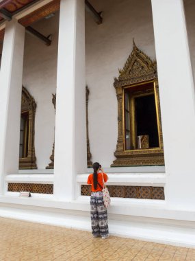Wat Saket Ratcha Wora Maha Wihan BANGKOK THAILAND-28 Kasım 2018Rama 'nın torunu III. Rama (17871851) Wat Saket phu khao (Altın Dağ) içinde devasa boyutlarda bir çeyiz inşa etmeye karar verdi.)
