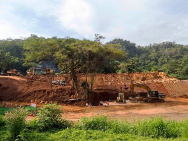 NAKHON RATCHASITHAILAND-07 ARALIK 2018 BÖLGESİ Bangkok 'tan Nakhon Ratchasimamamama. yaklaşan yüksek hızlı tren hatları için upport. 07 ARALIK 2018 Tayland