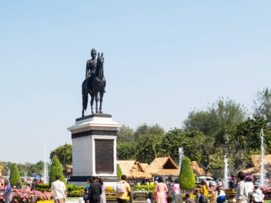 Dusit Sarayı 'nın Arazileri BANGKOK THAILAND-31 Aralık 2018 Dusit Sarayı' ndaki Winters End Festivali 'nde Aşk ve Sıcaklık. BANGKOK THAILAND-31 ARALIK 2018.