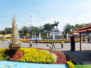 Dusit Sarayı 'nın Arazileri BANGKOK THAILAND-31 Aralık 2018 Dusit Sarayı' ndaki Winters End Festivali 'nde Aşk ve Sıcaklık. BANGKOK THAILAND-31 ARALIK 2018.
