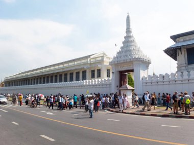 Zümrüt Buda Tapınağı Wat Phra Kaew BANGKOK THAILAND-31 Aralık 2018 Birçok turist 2018 yılının son gününde Bangkok Tayland 'a seyahat ediyor.. 