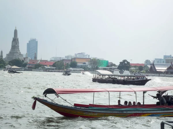 Chao Phraya River Bangkok Thailand December 2018Ship正在Chao Phraya River航行 2018年12月31日在曼谷举行 — 图库照片