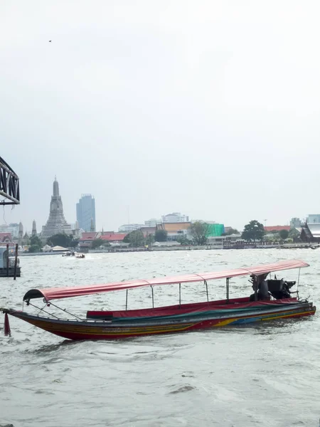 Chao Phraya River Bangkok Thailand December 2018Ship正在Chao Phraya River航行 2018年12月31日在曼谷举行 — 图库照片