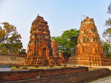 Wat Mahathat Büyük Kalıntı Tapınağı, Tayland 'ın orta kesiminde, Ayutthaya' da bir Budist tapınağıdır..