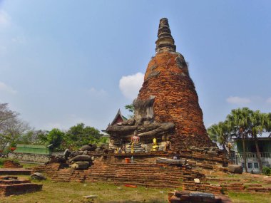 Wat Phra Sri Sancak Tapınağı, Tayland 'ın eski başkenti Ayutthaya' daki Büyük Saray 'ın en kutsal tapınağıdır..