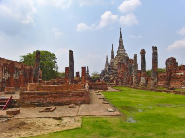 Wat Phra Sri Sancak Tapınağı, Tayland 'ın eski başkenti Ayutthaya' daki Büyük Saray 'ın en kutsal tapınağıdır..