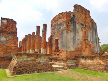 Wat Phra Sri Sancak Tapınağı, Tayland 'ın eski başkenti Ayutthaya' daki Büyük Saray 'ın en kutsal tapınağıdır..