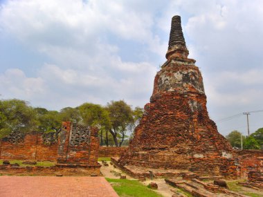 Wat Phra Sri Sancak Tapınağı, Tayland 'ın eski başkenti Ayutthaya' daki Büyük Saray 'ın en kutsal tapınağıdır..