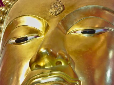 Wat Phanan Choeng Tapınağı Bu çok saygı duyulan Buda heykeline Tayland halkı ve Sam Pao Kong (Çince: Sam Pao Kong) tarafından Luang Pho Tho (Taylandca: Luang Pho To) denir..