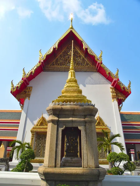 Wat Phra Chetuphon Wat Pho Βρίσκεται Πίσω Από Υπέροχο Ναό — Φωτογραφία Αρχείου