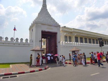 Zümrüt BuddhabANGKOK 'un Wat Phra Kaew Tapınağı Tayland' ın 2019 Şubat-1919 tarihleri arasında dünyanın dört bir yanından gelen turistlerin ziyaret etmeyi özlemediği BANGKOK THAILAND-15 Şubat 2019