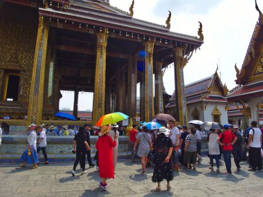 Zümrüt BuddhabANGKOK 'un Wat Phra Kaew Tapınağı Tayland' ın 2019 Şubat-1919 tarihleri arasında dünyanın dört bir yanından gelen turistlerin ziyaret etmeyi özlemediği BANGKOK THAILAND-15 Şubat 2019
