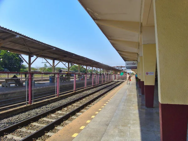 Nakhon Ratchasima Gare Mars 2019 Les Passagers Voyageant Train Arrivent — Photo