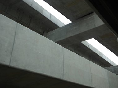 Çevre yolunun yapısı betondan yapılmıştır..