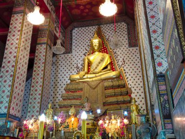 BANGKOK THAILAND-08 Nisan 2019 Buddha heykeli Chumphuut Maha Manlakana Aitiyanupopit Wat Arun Ratchawararam.