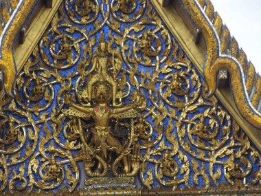 Zümrüt BuddhabANGKOK 'un Wat Phra Kaew Tapınağı THAILAND-08 HAZİRAN 2019 Tayland' ın 2019 Tarihi. Dünyanın dört bir yanından gelen turistler BANGKOK THAILAND-08 HAZİRAN 2019.