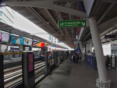 BANGKOK THAILAND-13 Mayıs 2019BTS Asoke İstasyonu. BANGKOK THAILAND-13 Mayıs 2019