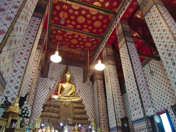 BANGKOK THAILAND-08 Nisan 2019 Buddha heykeli Chumphuut Maha Manlakana Aitiyanupopit Wat Arun 'da