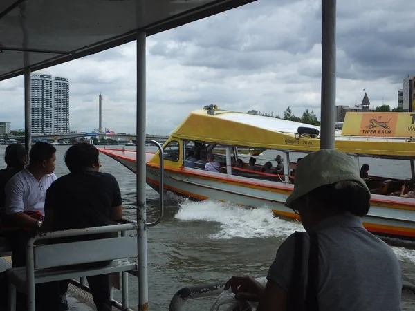 Chao Phraya Rzeka Bangkok Tajlandia Czerwca 2019Krajobraz Bangkoku Statek Żegluje — Zdjęcie stockowe