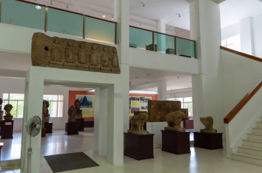 PHIMAI ULUSAL MÜZİK NAKHON RATCHASIMA THAILAND-19 Kasım 2019Phimai Ulusal Müzesi, Mun-Chi Nehir Havzası 'ndaki eserlerin kanıtlarını toplayarak arkeoloji hakkında bilgi toplayan bir derlemedir.. 