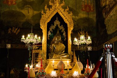 Wat Pathum wanaram Ratchaworawihan tapınağı BANGKOK THAILAND-27 AĞUSTOS 2018 ayrıca pagoda 'nın da yeridir. Bodhisattva kutsanmıştır. Majesteleri ve kraliyet ailesi birçok Mahidol 'a.