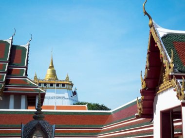 Altın Dağ (phu khao Tong) Bangkok Tayland Wat Saket tapınağındaki tepenin üzerindeki tapınak. Wat Sa Ket tapınağı Ayutthaya döneminde antik bir tapınaktır..