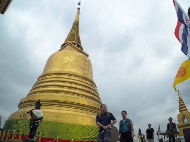 Altın Dağ (phu khao) BANGKOK THAILAND-28 NOVEMBER 2018 Tepedeki küçük pagoda inşaatı Kral Rama V. döneminde başladı..
