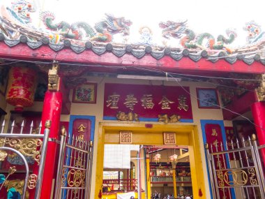 Jay Boon Association (Kim Hooks seti) BANGKOKTHAILAND-07 Eylül 2018 Yolun bu tarafı küçük bir ara sokaktır. Bu, Kral Rama V.on 'un saltanatından bu yana yapılmış en eski kavanozlardan biridir.