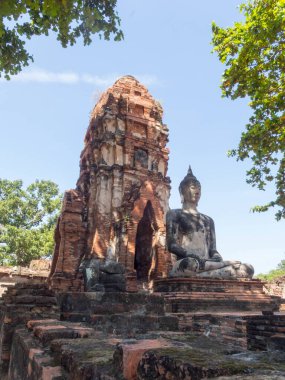 Wat Mahathat AyutthayaThailand-18 Ekim 2018 Phra Bu Phra Ram ve Kamma 'nın havarilerinin evidir. Bu tapınak yok edilip terk edilene kadar inşa edildi ve muhafaza edildi..